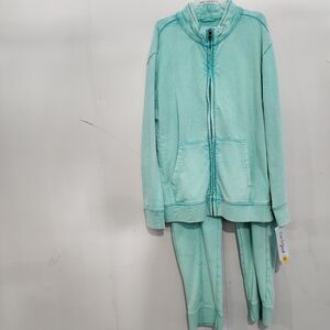 BNWT Girls size med track suit.